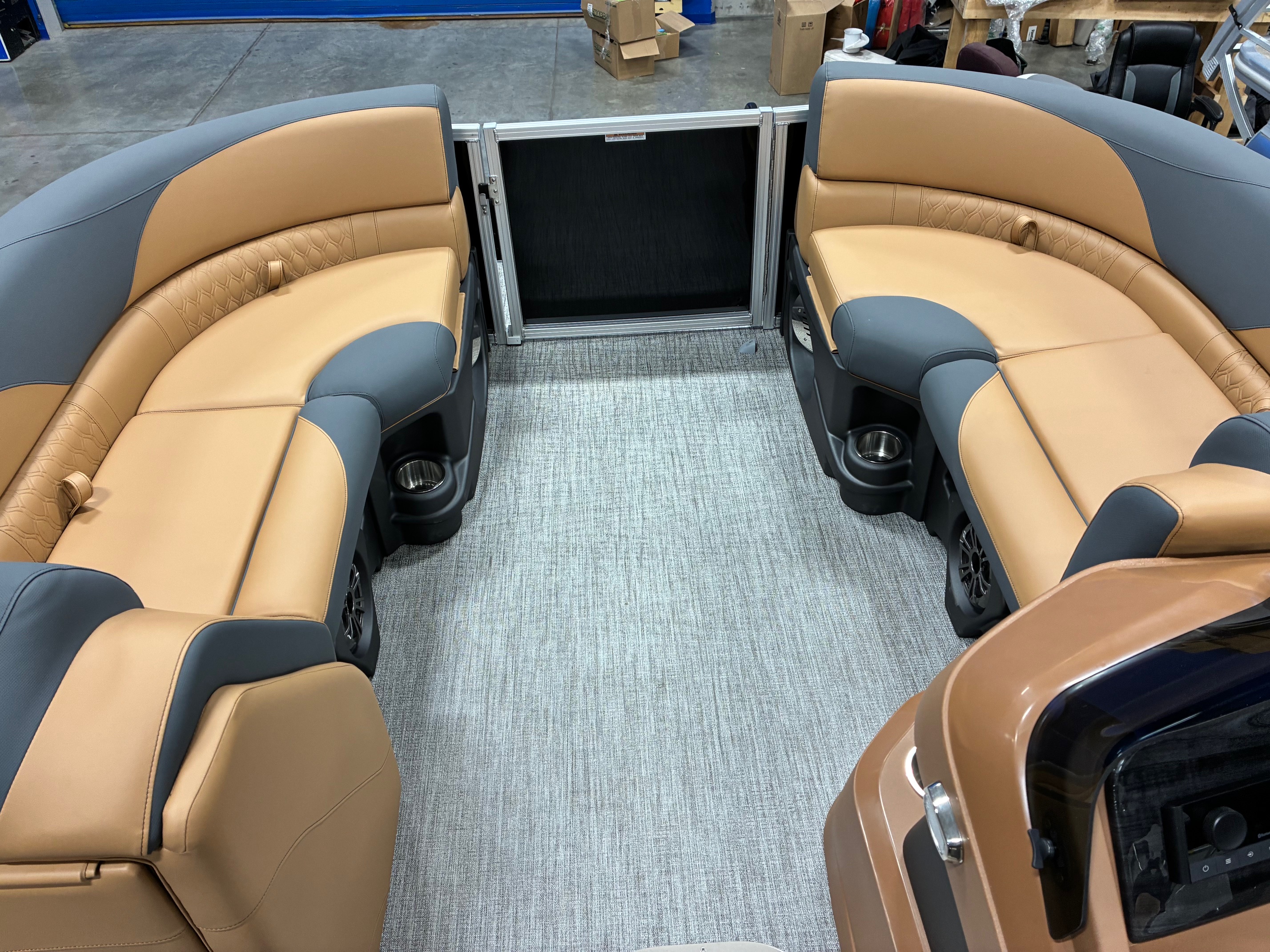 2025 Avalon LSZ 2385 QLS FLIP(Quad Lounge Shift Flip) Tritoon