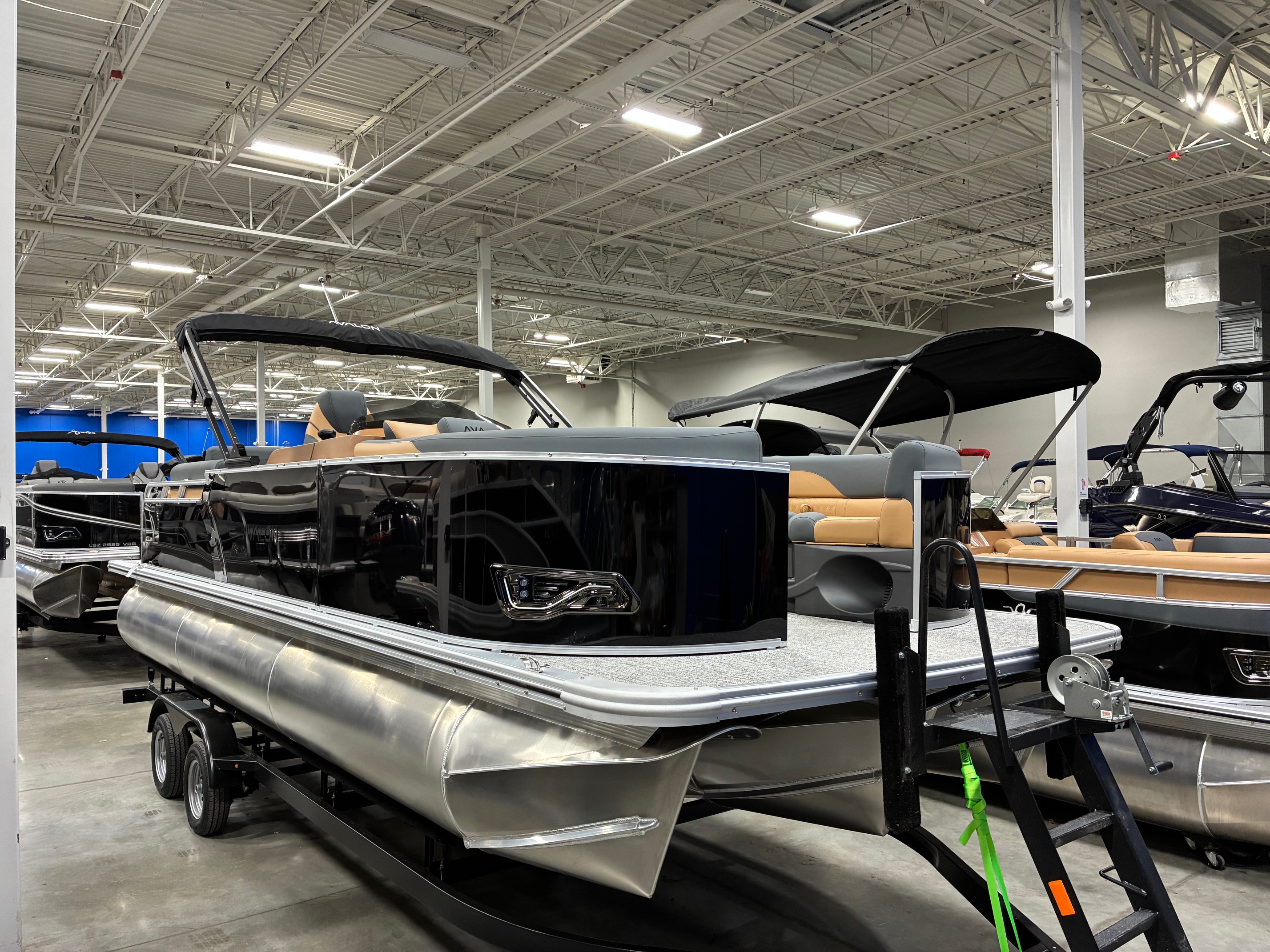 2025 Avalon LSZ 2385 QLS FLIP(Quad Lounge Shift Flip) Tritoon